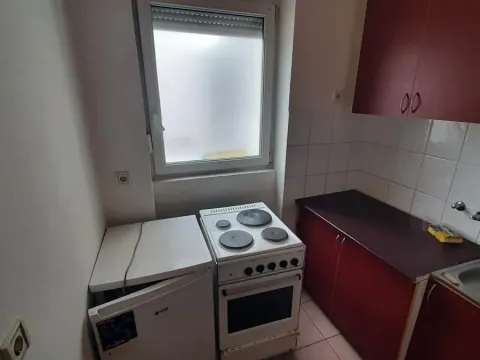 Izdavanje, garsonjera, 22m², Bulevar Oslobodjenja, Novi Sad Sve Podlokacije - image 4