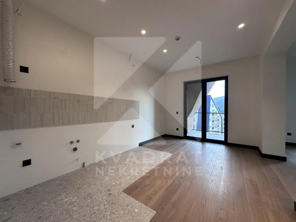Prodaja, četvorosoban stan, 107m², Centar, Kolašin