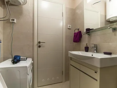 Sale, one bedroom apartment, 56m², Budva, Crna Gora - image 11