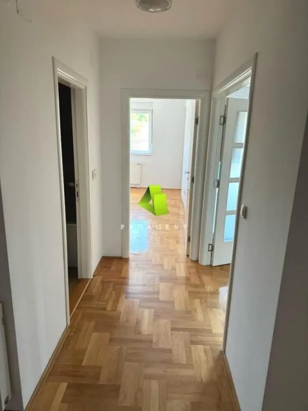 Prodaja, trosoban stan, 101m², Medijana, Niš