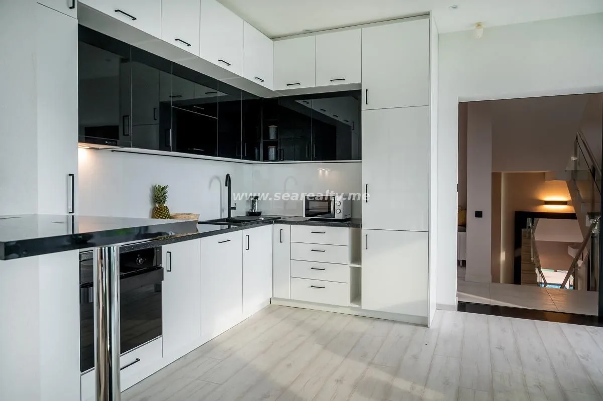 Prodaja, kuća, 280m², Tivat, Crna Gora