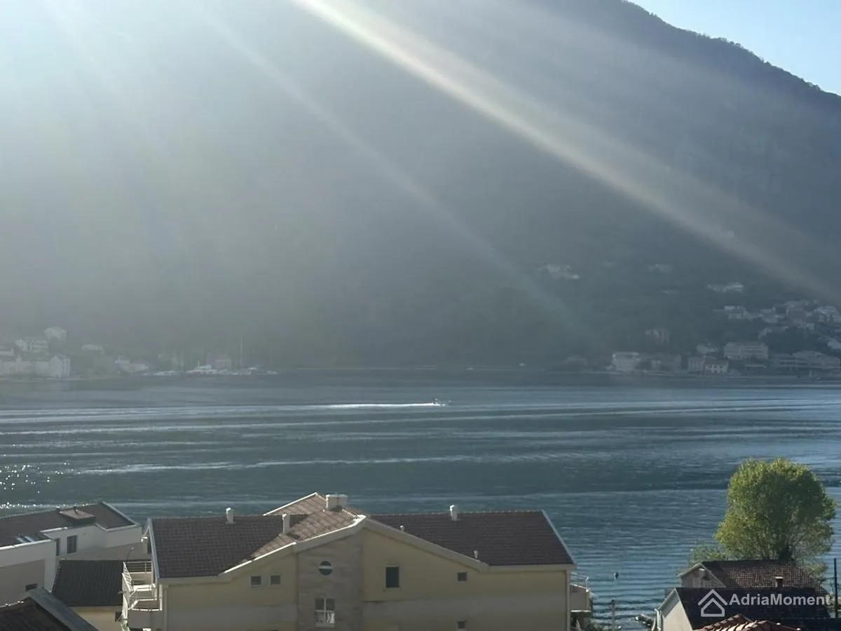 Prodaja, dvosoban stan, 75m², Dobrota, Kotor