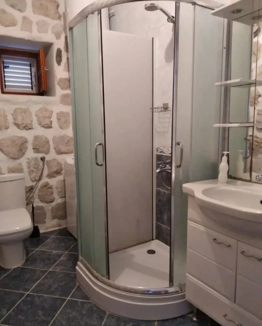 Prodaja, dvosoban stan, 87m², Perast, Kotor