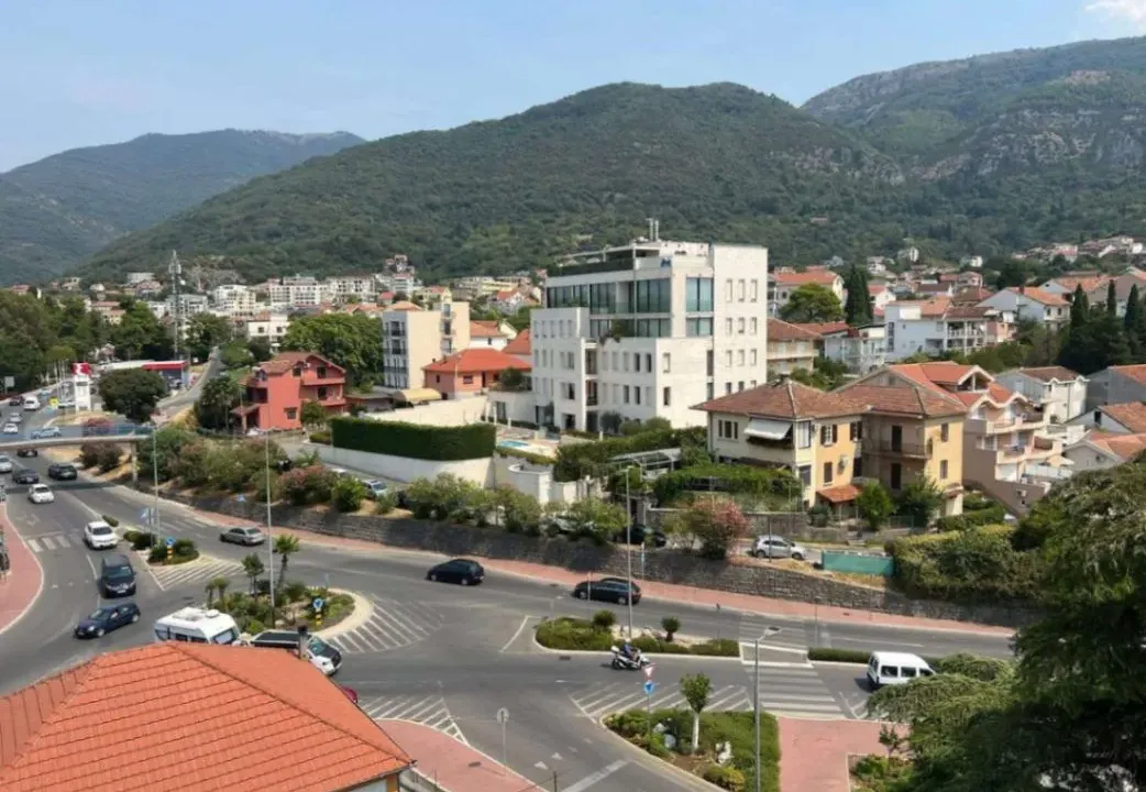 Izdavanje, jednosoban stan, 75m², Centar, Tivat