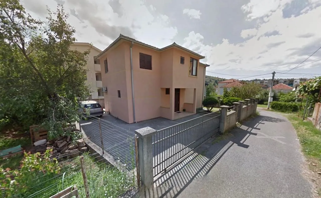 Izdavanje, kuća, 120m², Zagorič, Podgorica