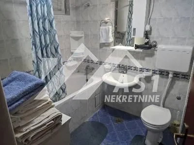 Izdavanje, trosoban stan, 47m², Bulevar Oslobodjenja, Novi Sad Sve Podlokacije
