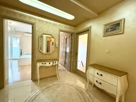 Rent, three bedroom apartment, 105m², City Kvart, Podgorica - image 10