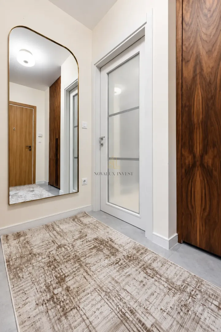 Izdavanje, dvosoban stan, 73m², Central Point, Podgorica