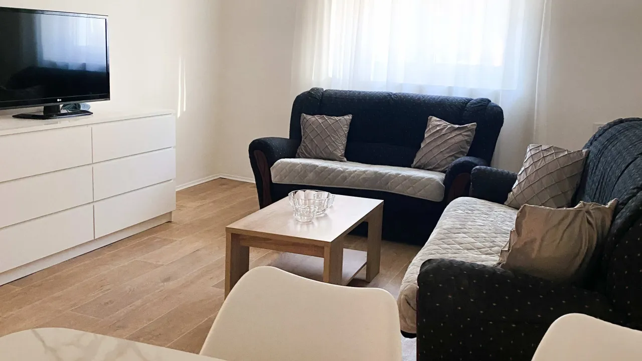 Izdavanje, jednosoban stan, 58m², Pejton, Podgorica