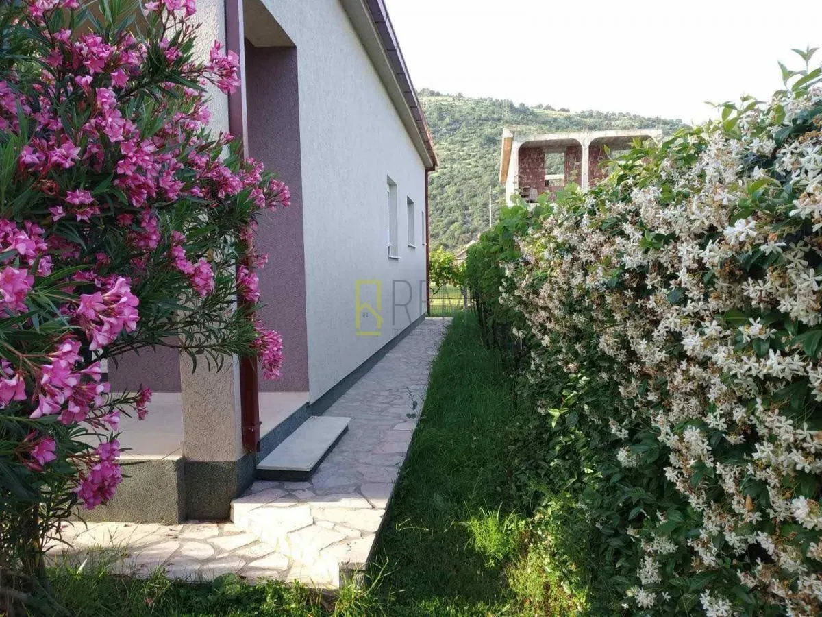 Prodaja, kuća, 180m², Tološi, Podgorica