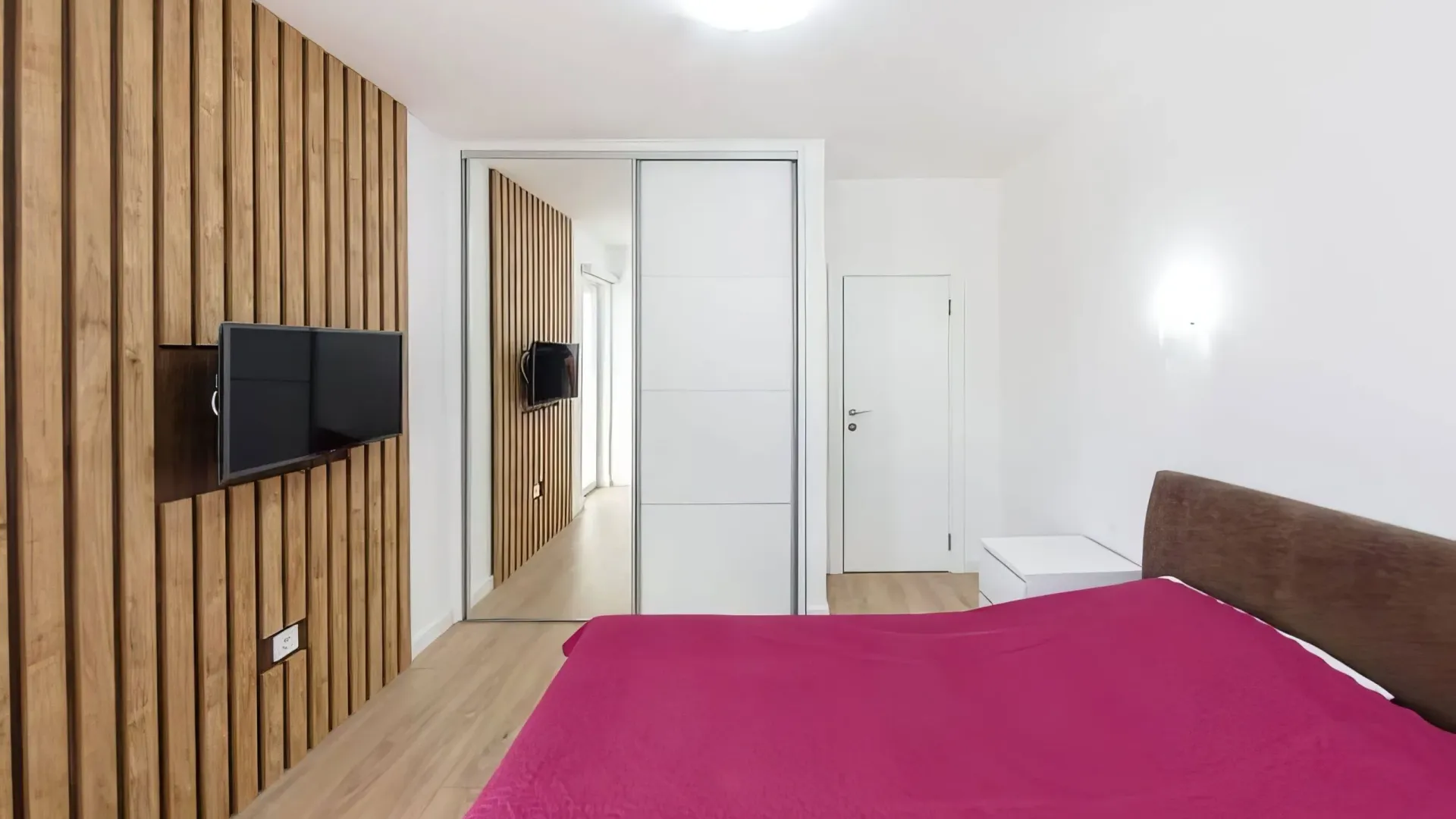 Izdavanje, dvosoban stan, 77m², Bečići, Budva