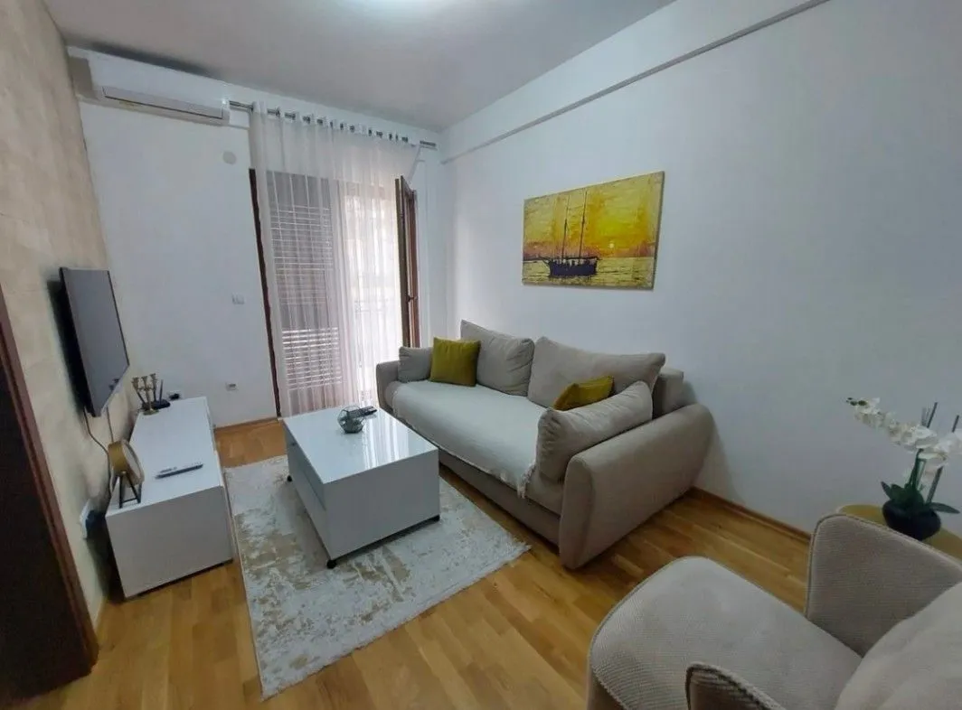 Izdavanje, jednosoban stan, 45m², Kalimanj, Tivat