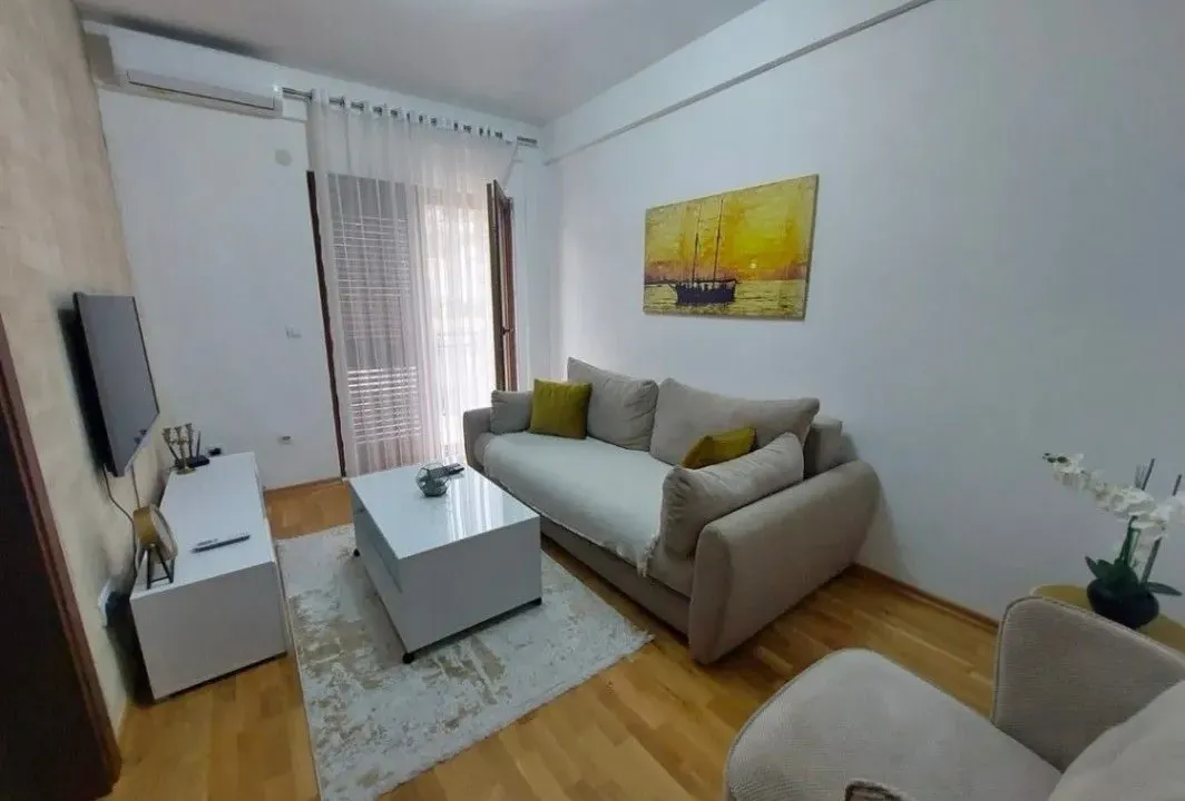 Rent, one bedroom apartment, 45m², Kalimanj, Tivat