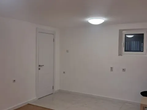 Izdavanje, poslovni prostor, 41m², Preko Morače, Podgorica - image 2