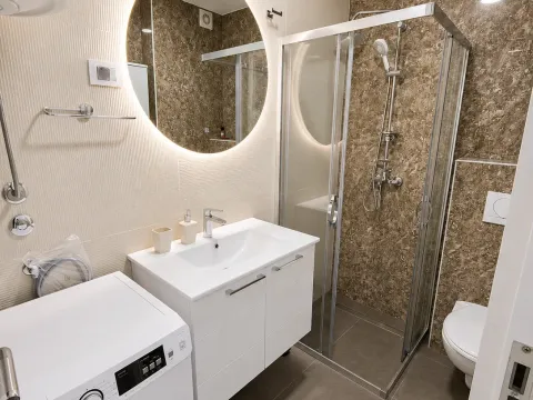 Izdavanje, jednosoban stan, 40m², City Kvart, Podgorica - image 8