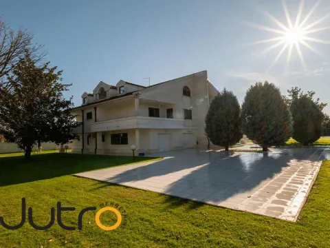 Izdavanje, kuća, 930m², Podgorica, Crna Gora - image 11