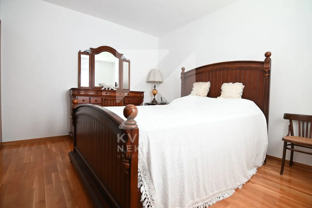 Rent, house, 400m², Zlatica, Podgorica