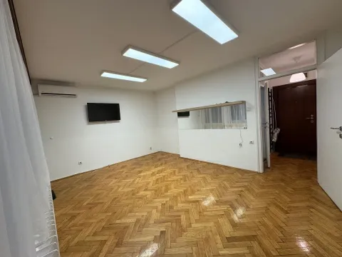 Izdavanje, dvosoban stan, 53m², Vračar Sve Podlokacije, Beograd - image 2