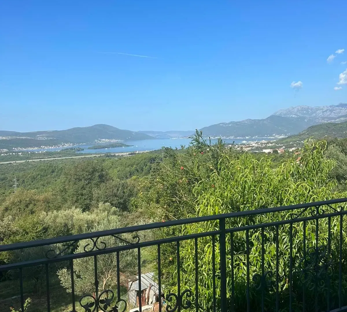 Izdavanje, kuća, 100m², Kavač, Kotor