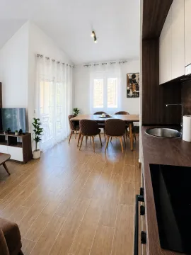 Rent, three bedroom apartment, 125m², Tivat, Crna Gora - image 12