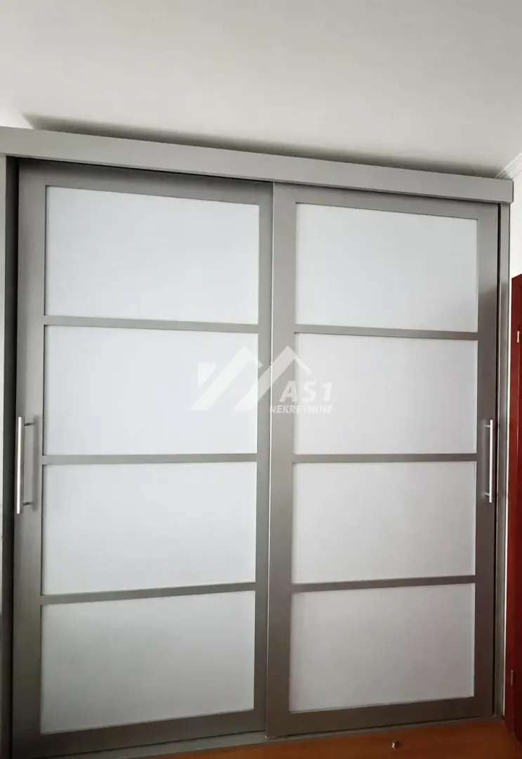 Izdavanje, trosoban stan, 75m², Grbavica, Novi Sad Sve Podlokacije