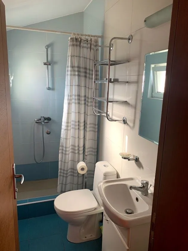 Izdavanje, kuća, 240m², Donja Gorica, Podgorica