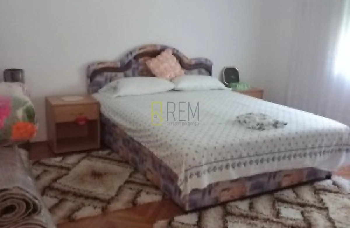 Izdavanje, kuća, 120m², Kunje, Bar