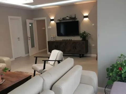 Prodaja, kuća, 350m², Vranići, Podgorica - image 5