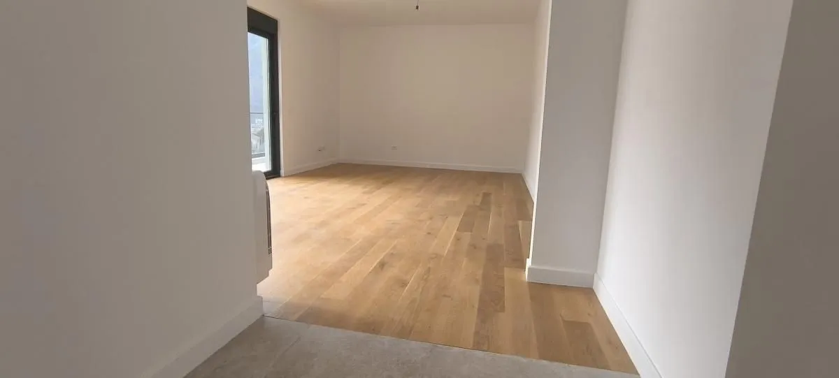 Prodaja, dvosoban stan, 126m², Dobrota, Kotor