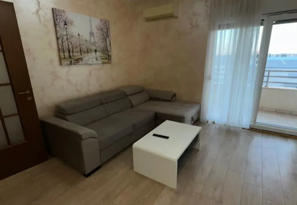 Izdavanje, dvosoban stan, 75m², City Kvart, Podgorica