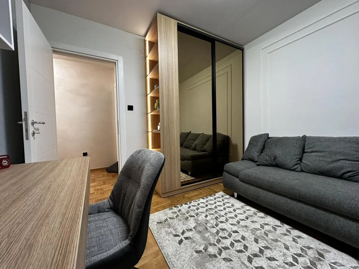 Izdavanje, dvosoban stan, 78m², Dom zdravlja, Niš