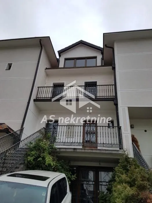 Izdavanje, kuća, 220m², Savski Venac, Beograd
