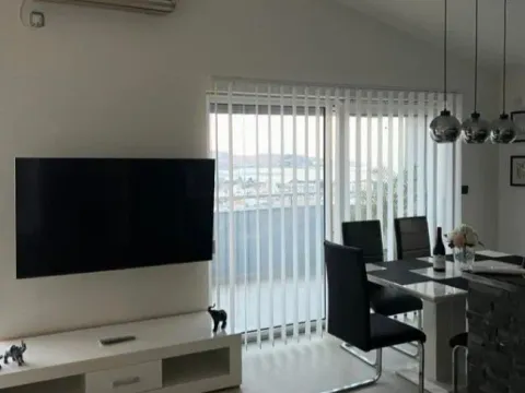 Izdavanje, kuća, 200m², Šušanj, Bar - image 2