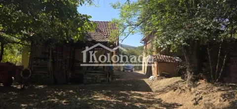 Pogled na dvorište i stare pomoćne objekte. - image 14