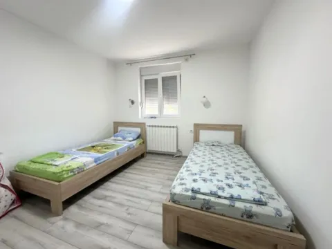 Izdavanje, kuća, 170m², Zagorič, Podgorica - image 11