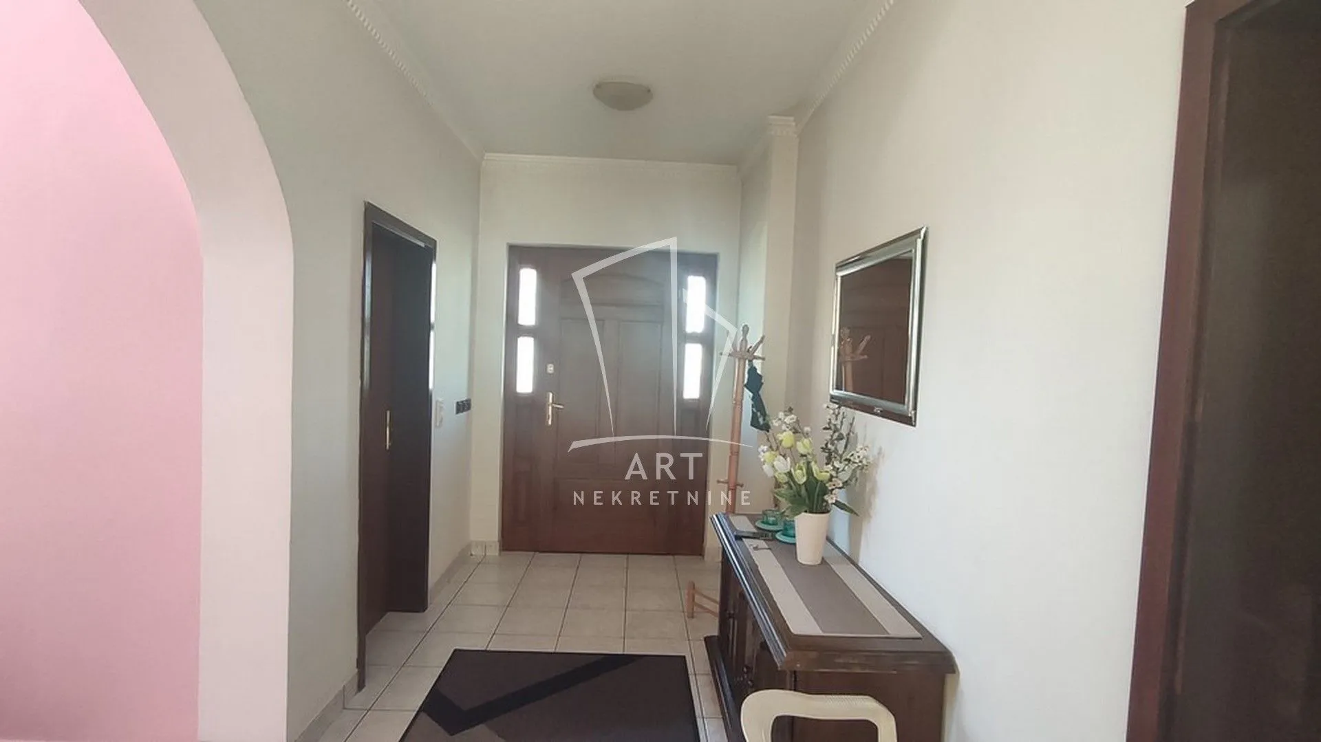 Sale, house, 221m², Jajinci, Voždovac Sve Podlokacije