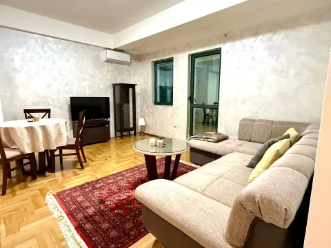 Izdavanje, jednosoban stan, 60m², Centar, Podgorica - image 1
