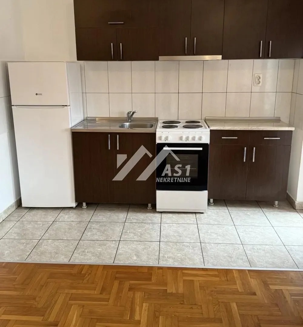 Izdavanje, jednosoban stan, 42m², Bulevar patrijarha Pavla, Novi Sad Sve Podlokacije