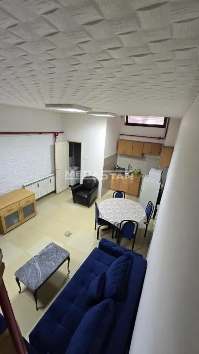 Izdavanje, četvorosoban stan, 40m², Čubura, Beograd