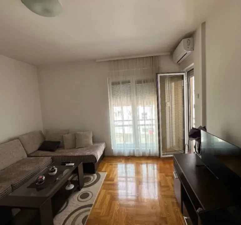 Izdavanje, jednosoban stan, Blok 9, Podgorica