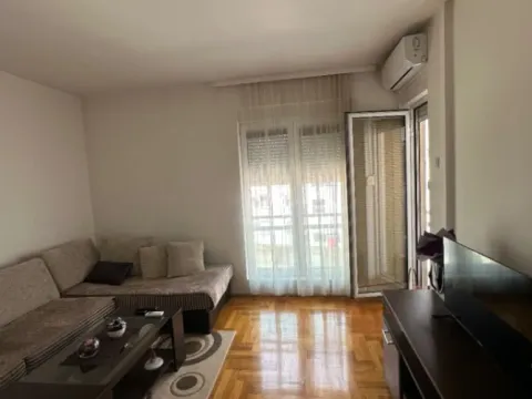 Izdavanje, jednosoban stan, Blok 9, Podgorica