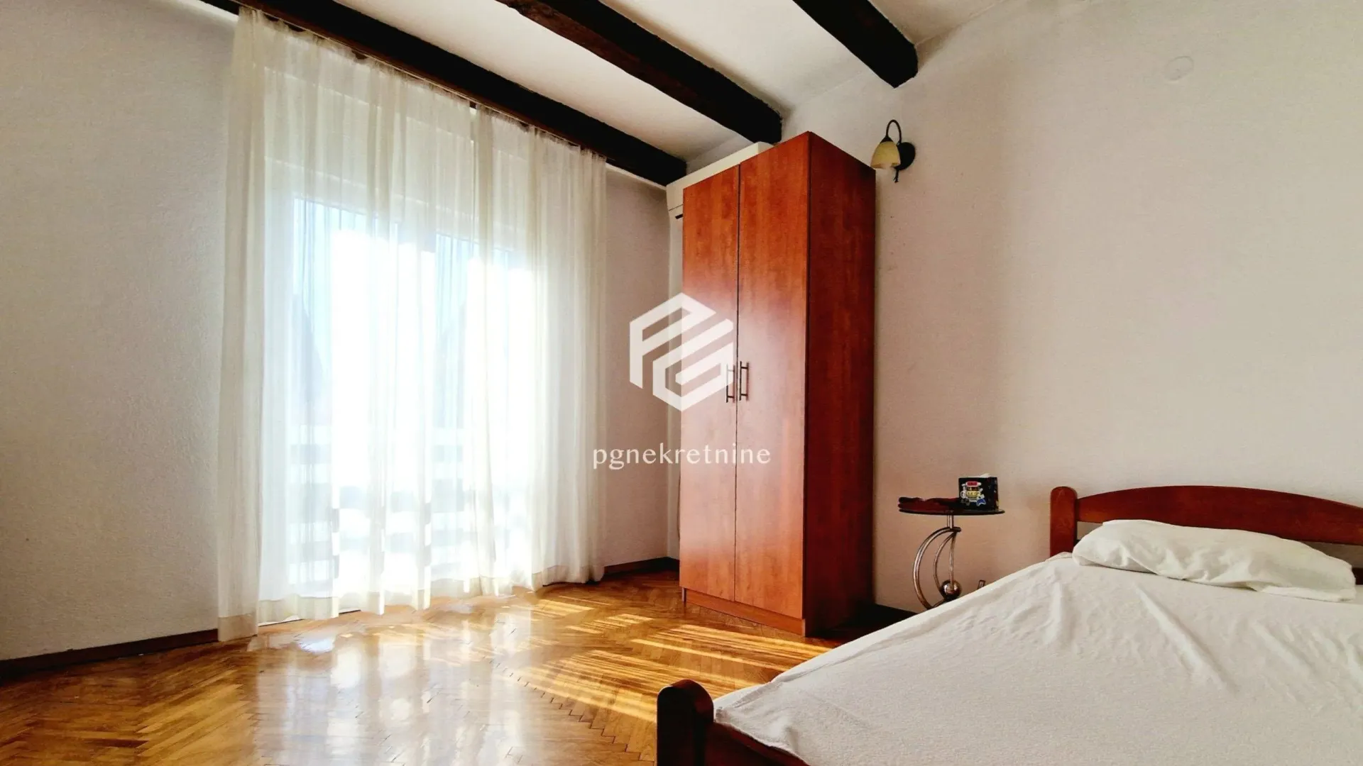 Izdavanje, kuća, 250m², Stari Aerodrom, Podgorica