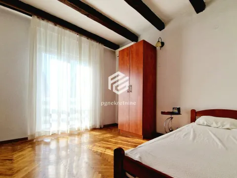 Izdavanje, kuća, 250m², Stari Aerodrom, Podgorica - image 15