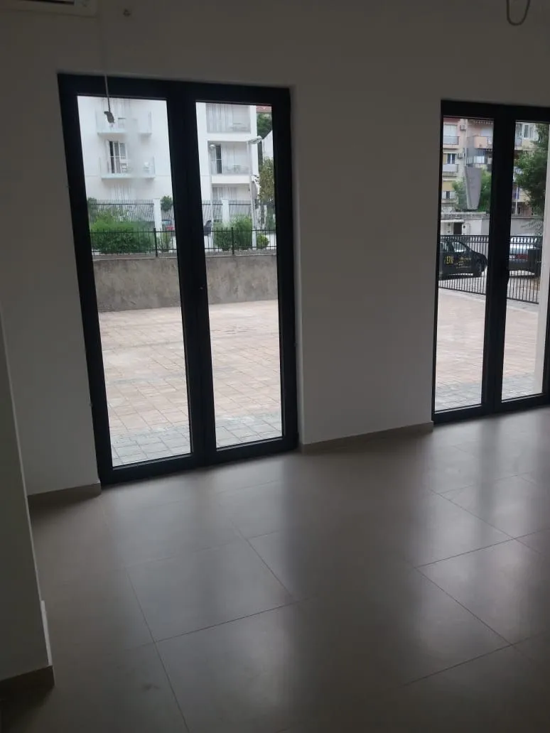 Rent, office space, 80m², Dobrota, Kotor