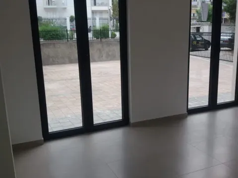 Izdavanje, poslovni prostor, 80m², Dobrota, Kotor - image 3