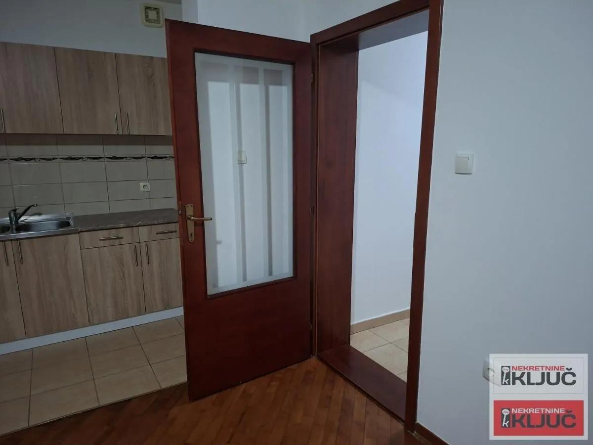 Izdavanje, jednosoban stan, 38m², Grbavica, Novi Sad Sve Podlokacije