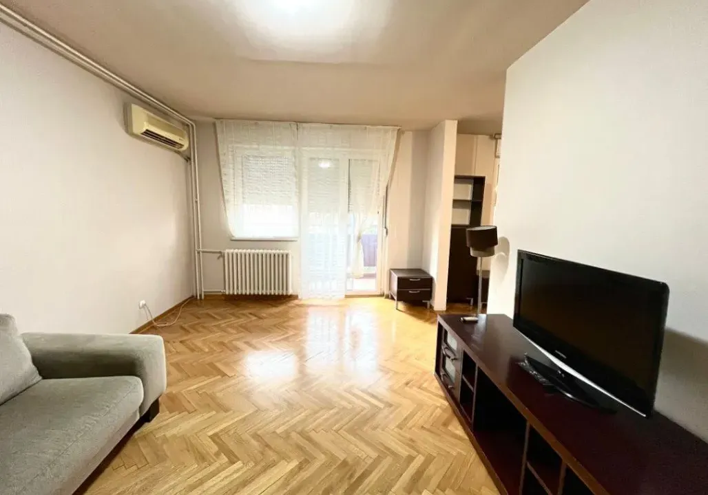 Izdavanje, četvorosoban stan, 105m², Kanarevo Brdo, Beograd