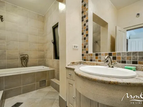 Prodaja, kuća, 170m², Budva, Crna Gora - image 21