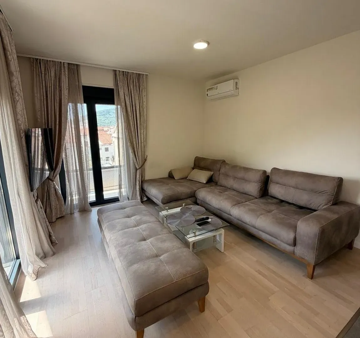Prodaja, dvosoban stan, 60m², Podkošljun, Budva