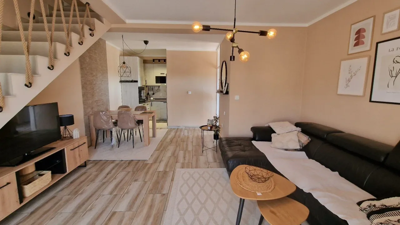 Rent, three bedroom apartment, 105m², Tivat, Crna Gora